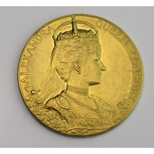 932 - An Edward VII and Queen Alexandra Gold Coronation Medallion, 30.78mm, 17.28g