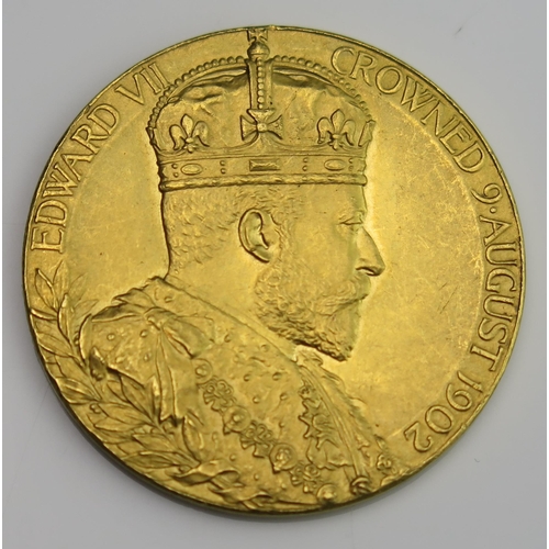 932 - An Edward VII and Queen Alexandra Gold Coronation Medallion, 30.78mm, 17.28g