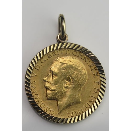 938 - A George V 1912 Gold Sovereign in a 9ct gold pendant mount, 5.11g gross and a chain