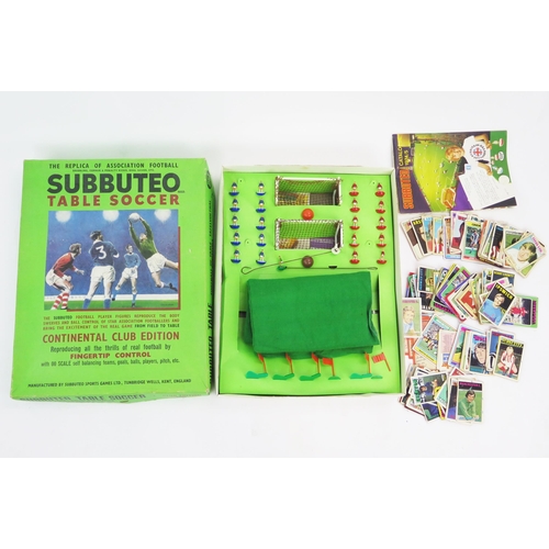 1041 - Subbuteo Table Soccer, Continental Cup Edition, with two complete teams, goal posts, flags, pitch, b... 