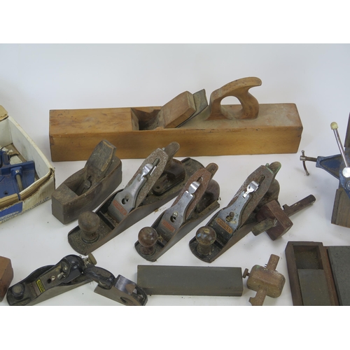 1052 - Collection of Wood Planes and other woodworking tools including Stanley No. 4, No. 3, No.5, Shoulder... 