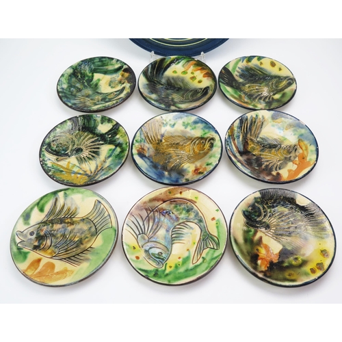 1181 - Nine continental pottery side plates decorate with fish scenes, 18cm diameter, together with a potte... 