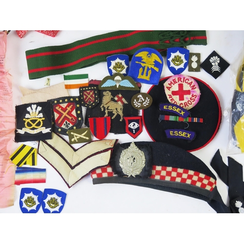 1224 - An Argyll & Sutherland Highlanders Glengarry, japanned metal hat box, assorted cloth badges, sashes,... 