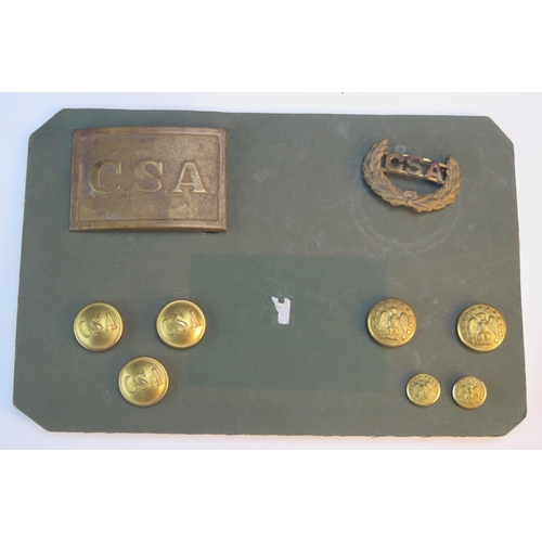 1244G - An American Civil War style Confederate brass belt buckle, three brass buttons, and four Union brass... 