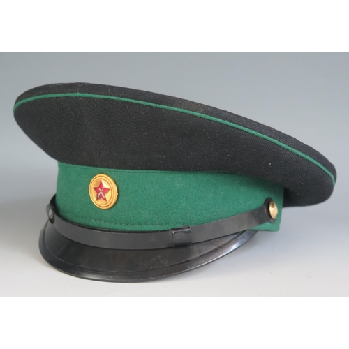 1246 - A Russian army officer's peak cap.