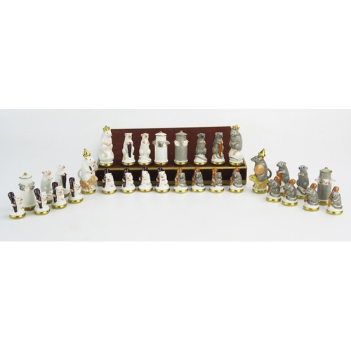 1256A - Ernst Bohne Söhne Rudolstadt, a porcelain Mouse chess set, one side white the other grey, the king 7... 