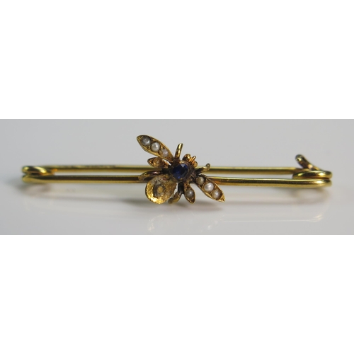 129 - A 9ct Gold, Sapphire and Seed Pearl Bee Brooch, hallmarked, 2.36g