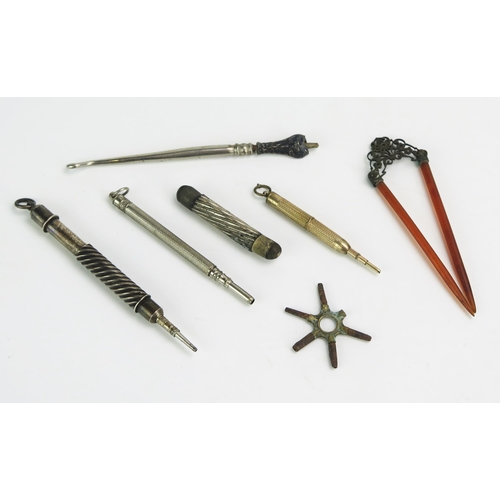 1313 - A gilt metal propelling pencil, button hook, two metal propelling pencils etc.