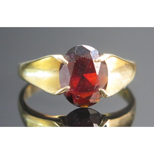 140 - A 9ct Gold and Garnet Ring, size O, hallmarked, 2.89g