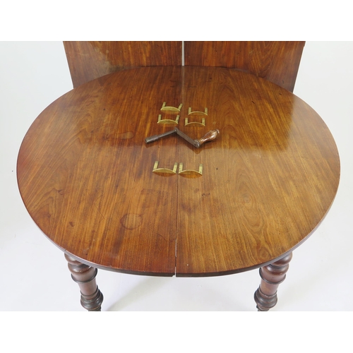 1576 - 19th century mahogany extending circular dining table, raised on ring turned and tapering legs termi... 