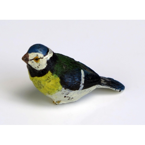 1611 - A cold painted bronze figure of a finch 5cm long,