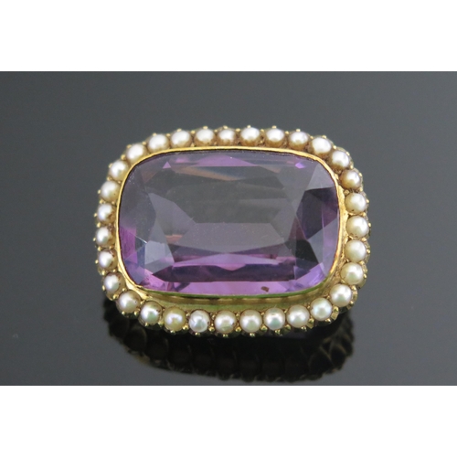 342 - A 15ct Gold, Amethyst and Seed Pearl Brooch, 29.5x23mm, stamped 15CT, 10.06g