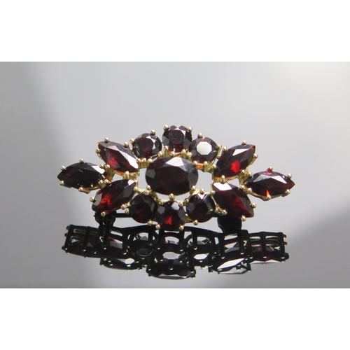 343 - A 9ct Gold and Garnet Brooch, 36.8x16.55mm, stamped 375, 4.92g