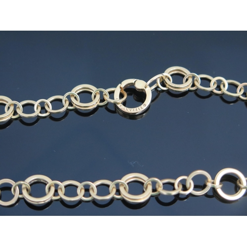 347 - A TIFFANY & CO. 18ct Gold Ring Link Chain, 17.5