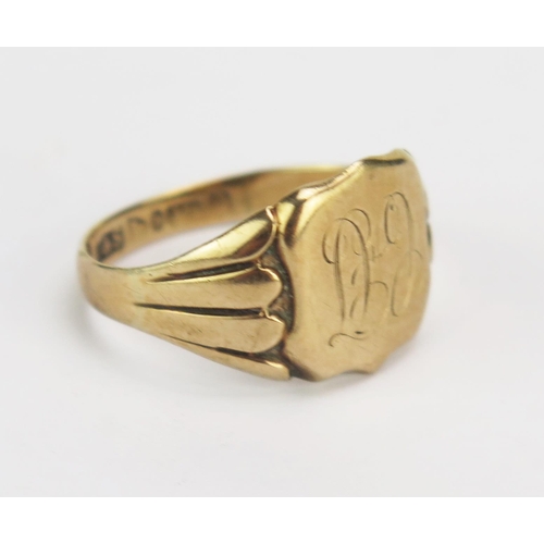 41 - A Victorian 9ct Gold Shield Shaped Signet Ring, size P, Chester 1897, 2.58g