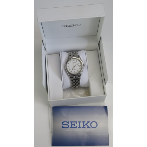 432 - A SEIKO Gent's Steel Cased Quartz Wristwatch. Boxed, needs battery, not tested