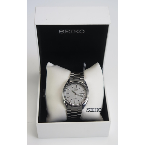 443 - A SEIKO Gent's Automatic Steel Cased Wristwatch, boxed and running