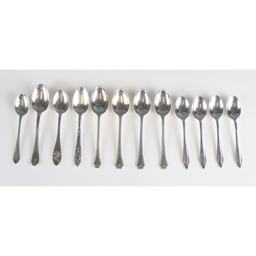 513 - A collection of assorted silver coffee spoons, various makers and dates, total weight of silver 179g... 