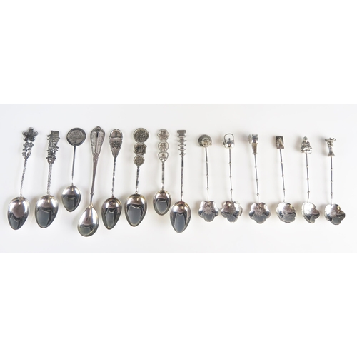 521 - A collection of Chinese silver spoons, various makers, and designs, total weight of silver 152gms,  ... 