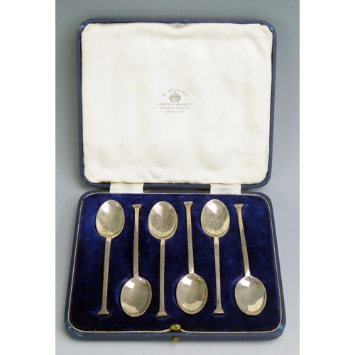 624 - A set of six George V silver seal top coffee spoons, maker Mappin & Webb, Sheffield, 1932, contained... 