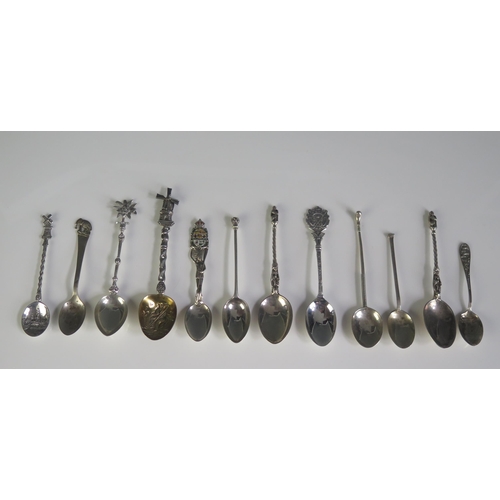 640 - A collection of silver souvenir and teaspoons, various makers and dates, total weight of silver 135g... 