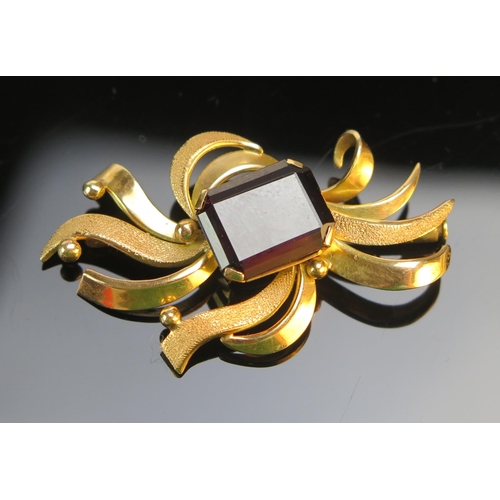 183 - A Garnet Brooch in a precious yellow metal setting, c. 49x30mm, KEE tests as 14ct, 11.05g.  UNLESS O... 