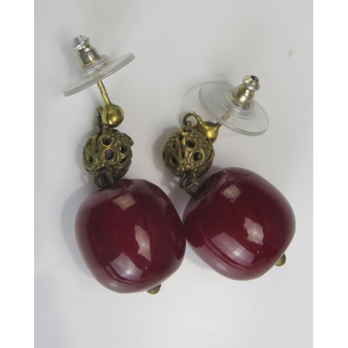 218 - A Pair of Faux Amber Bead Earrings, 7g