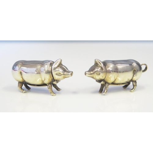 589 - A pair of continental silver novelty vesta cases, in the form of pigs, unmarked, 5cm long, 39gms, 1.... 