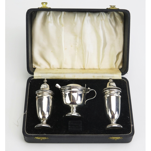 622 - A Elizabeth II silver three-piece condiment set, maker Viners Ltd, Sheffield, 1958, includes salt pe... 