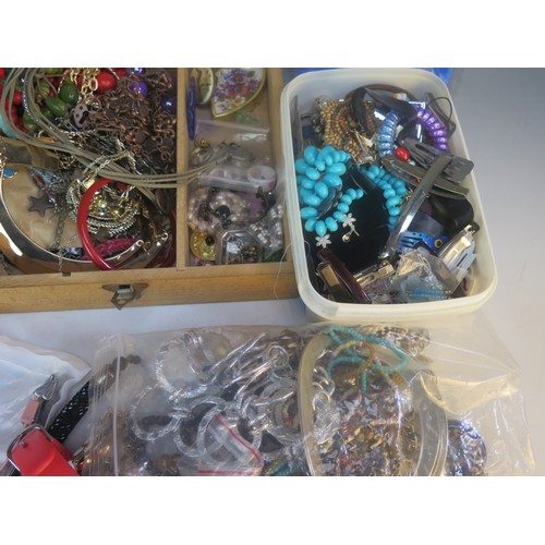 271A - Selection of costume jewellery