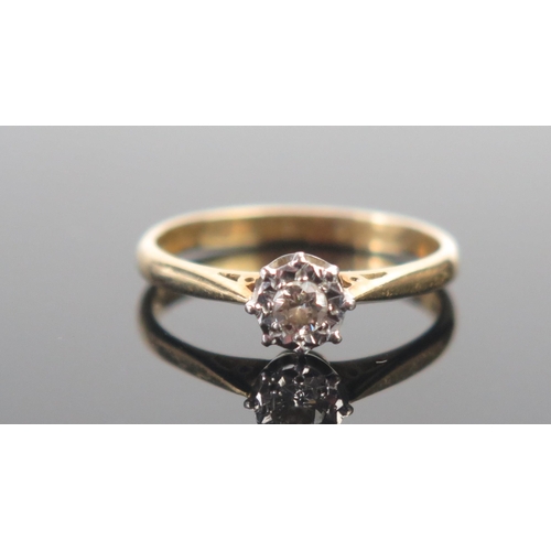 128 - An 18ct Gold and Brilliant Cut Diamond Illusion Set Solitaire Ring, size M.5, hallmarked, 2.38g