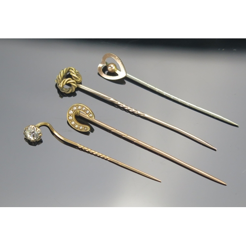 138 - A 15ct Gold and Seed Pearl Horseshoe Pin (1.32g), two 9ct gold pins (1.31g) and a yellow metal 'rope... 