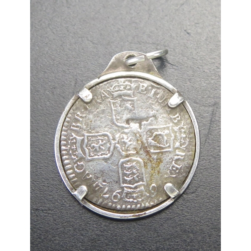 149 - A William III 1697 Silver Sixpence Pendant