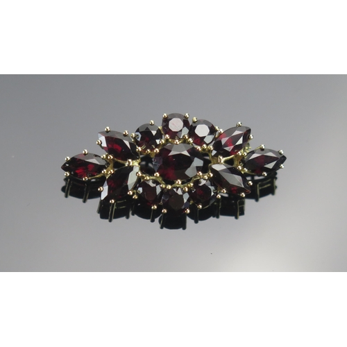 26 - A 9ct Gold and Garnet Brooch, 36.8x16.55mm, stamped 375, 4.92g