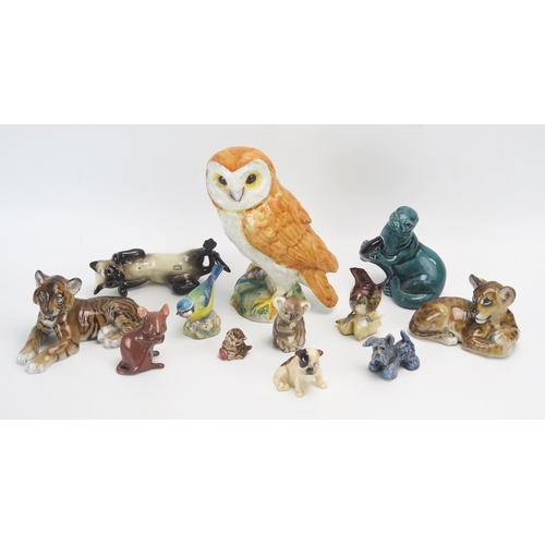 1003 - Doulton, Poole Beswick and others, a collection of assorted animal and bird figurines including otte... 