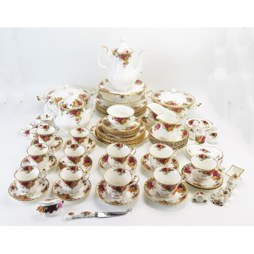 1010 - An extensive collection of Royal Albert 