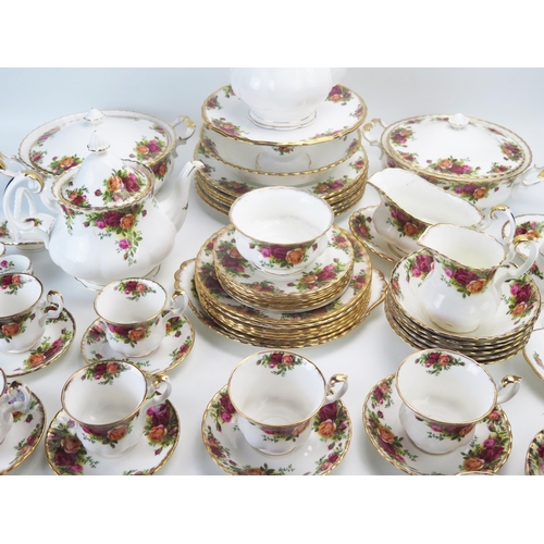 1010 - An extensive collection of Royal Albert 