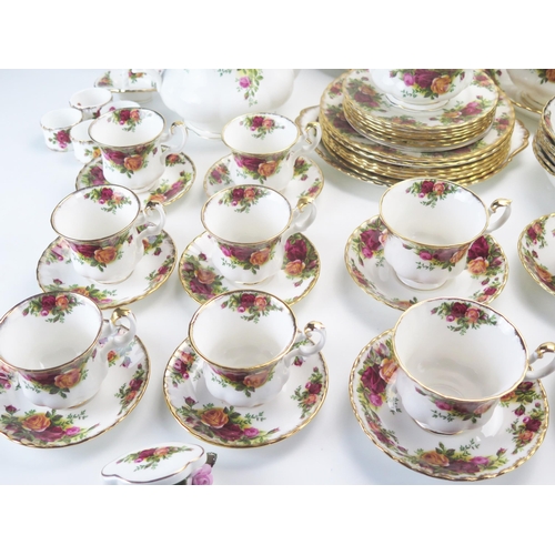 1010 - An extensive collection of Royal Albert 