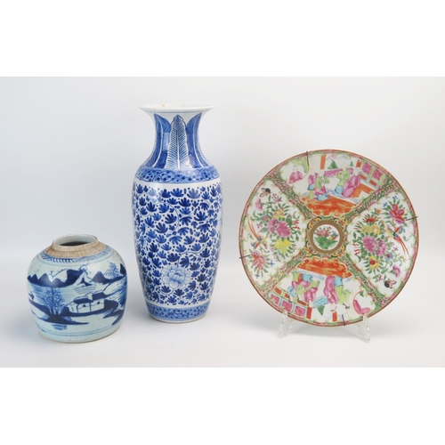 1019 - A 19th century Chinese famille verte plate, a blue and white vase, 37cm high, and a blue and white g... 