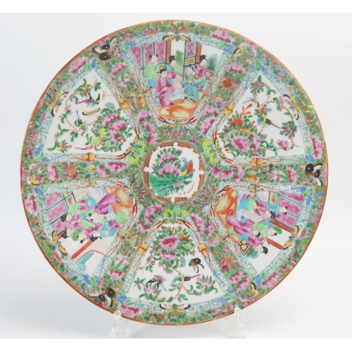 1021 - A Cantonese export porcelain charger with famille verte decoration, 34.5cm diameter,