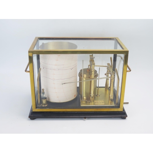 1086 - A precision marine barograph Mk 1 bears S and M logo, Ref No.966, serial No 5063/50 , the drum mount... 