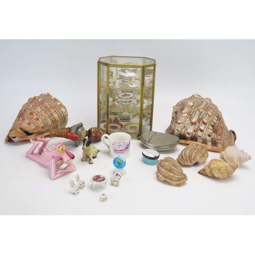 1114 - Two conch shells, other seashells, miniature porcelain novelties, Pink Panther etc.