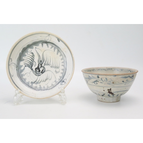 1155 - A Nanking cargo porcelain blue and white bowl 15cm diameter, together with a dish, 18cm diameter, la... 