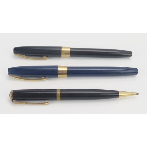 1184 - A Parker propelling pencil and two assorted fountain pens. (3).