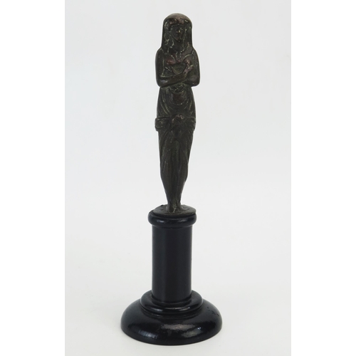 1195 - A Grand Tour bronze of a Roman woman, in long flowing robes, mounted on an ebonised base, 23cm high.