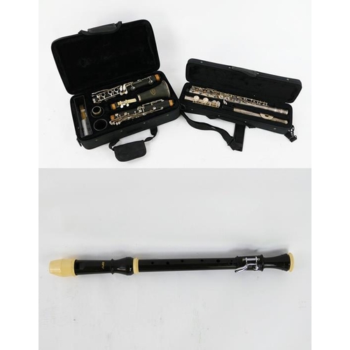 1224 - Sonata Clarinet and Rosetti Series Flute, both cased