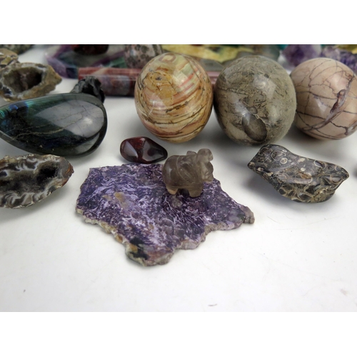 1284 - A collection of polished stone goblets, geode slices, polished stone eggs, and geological specimens.