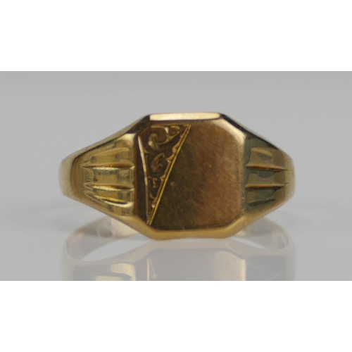 106 - A 9ct Gold Signet Ring, size S, hallmarked, 2.6g