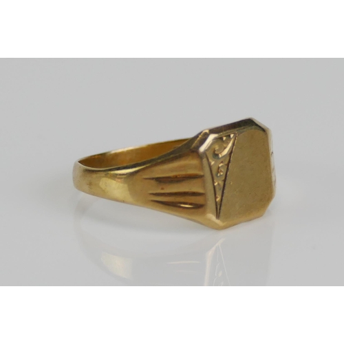 106 - A 9ct Gold Signet Ring, size S, hallmarked, 2.6g