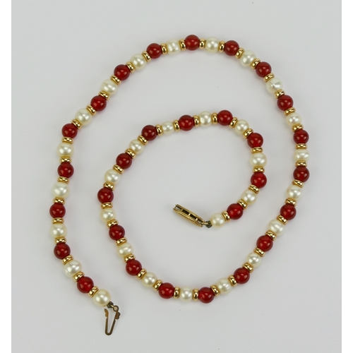 11 - A 9ct Gold, Carnelian and Fresh Water Pearl Necklace, 17.75